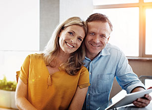 Photo of a smiling couple. Link to Life Stage Gift Planner Under Age 60 Situations. lsgp_60.jpg